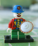 BRAND NEW, NOW RARE, RETIRED COLLECTOR LEGO MINIFIGURE: SMALL CLOWN WITH HAT, PIE & ACCESSSORIES + BLACK BASE (SERIE 5) YEAR 2011, 7 PIECES