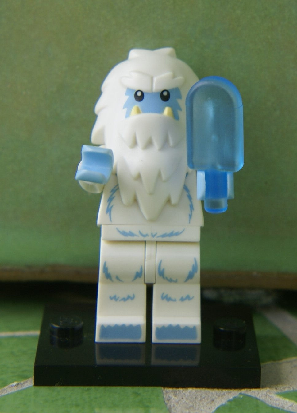  LEGO Minifigures Series 11, Yeti : Toys & Games
