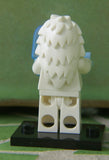 BRAND NEW, RARE RETIRED COLLECTIBLE LEGO MINIFIGURE: YETI + ICE POP WITH BLACK BASE, BAG, PAMPHLET (Serie 11) 71002, 5 PIECES. COMPLETE