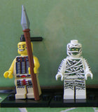 5 NOW RARE RETIRED LEGO MINIFIGURES (Serie 3): SPACE ALIEN, GORILLA SUIT GUY, TENNIS PLAYER, MUMMY & TRIBAL CHIEF WITH 5 NEW BLACK BASES INCLUDED, 26 PIECES, YEAR 2010.