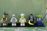 5 NOW RARE RETIRED LEGO MINIFIGURES (Serie 3): SPACE ALIEN, GORILLA SUIT GUY, TENNIS PLAYER, MUMMY & TRIBAL CHIEF WITH 5 NEW BLACK BASES INCLUDED, 26 PIECES, YEAR 2010.