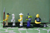 5 NOW RARE RETIRED LEGO MINIFIGURES (Serie 3): SPACE ALIEN, GORILLA SUIT GUY, TENNIS PLAYER, MUMMY & TRIBAL CHIEF WITH 5 NEW BLACK BASES INCLUDED, 26 PIECES, YEAR 2010.