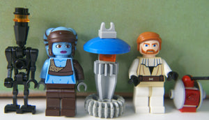 5 NEVER PLAYED WITH STAR WARS CLONE WARS COLLECTIBLES & ACCESSORIES: AAYLA, OBIWAN KENOBI, 2 CUSTOM DROIDS, 31 PCS (KIT 12) 7753 7931 9525 7676  8098 SW0284 8015 SW0222