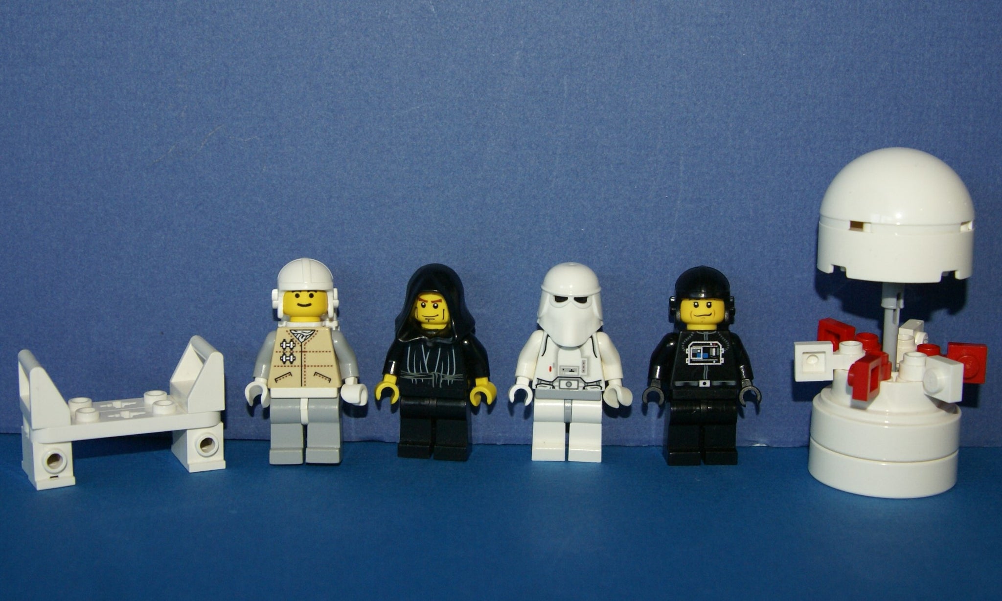 4 LEGO, NOW RARE, RETIRED MINIFIGURES COLLECTIBLES FROM STAR WARS