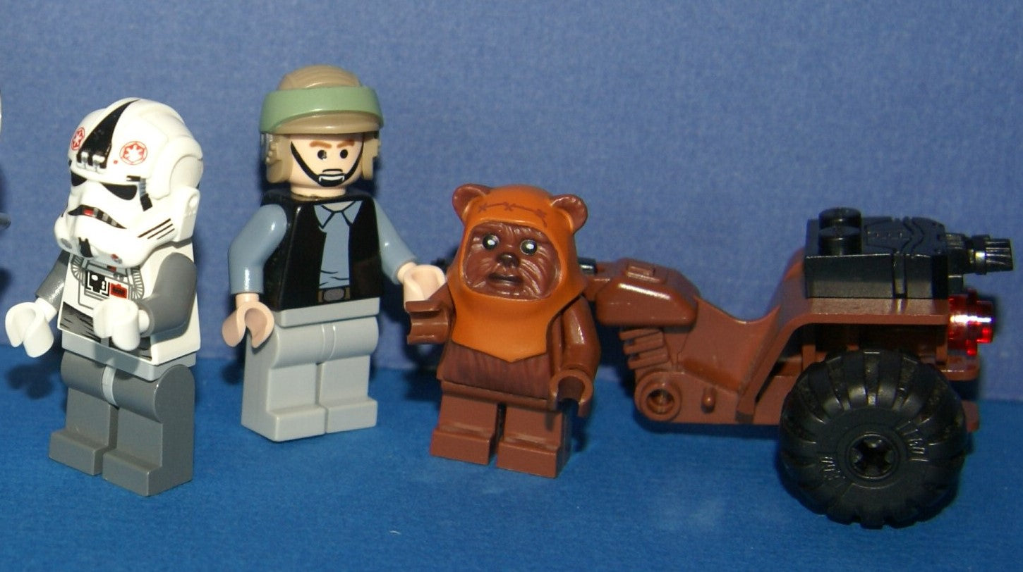 4 LEGO, NOW RARE, RETIRED MINIFIGURES COLLECTIBLES FROM STAR WARS