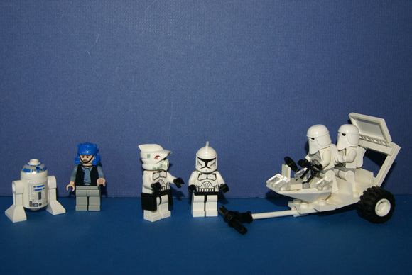 LEGO STAR WARS (EPISODES 4/5/6). 6 NEW BUT RETIRED MINIFIGURES, NOW RARE: SNOW  TROOPERS (SW080 & SW101) & CLONE TROOPERS (SW203 & SW200 & SW187) , R2-D2 SW028,  , TRAVEL CART (KIT ITEM 33) 54 PIECES