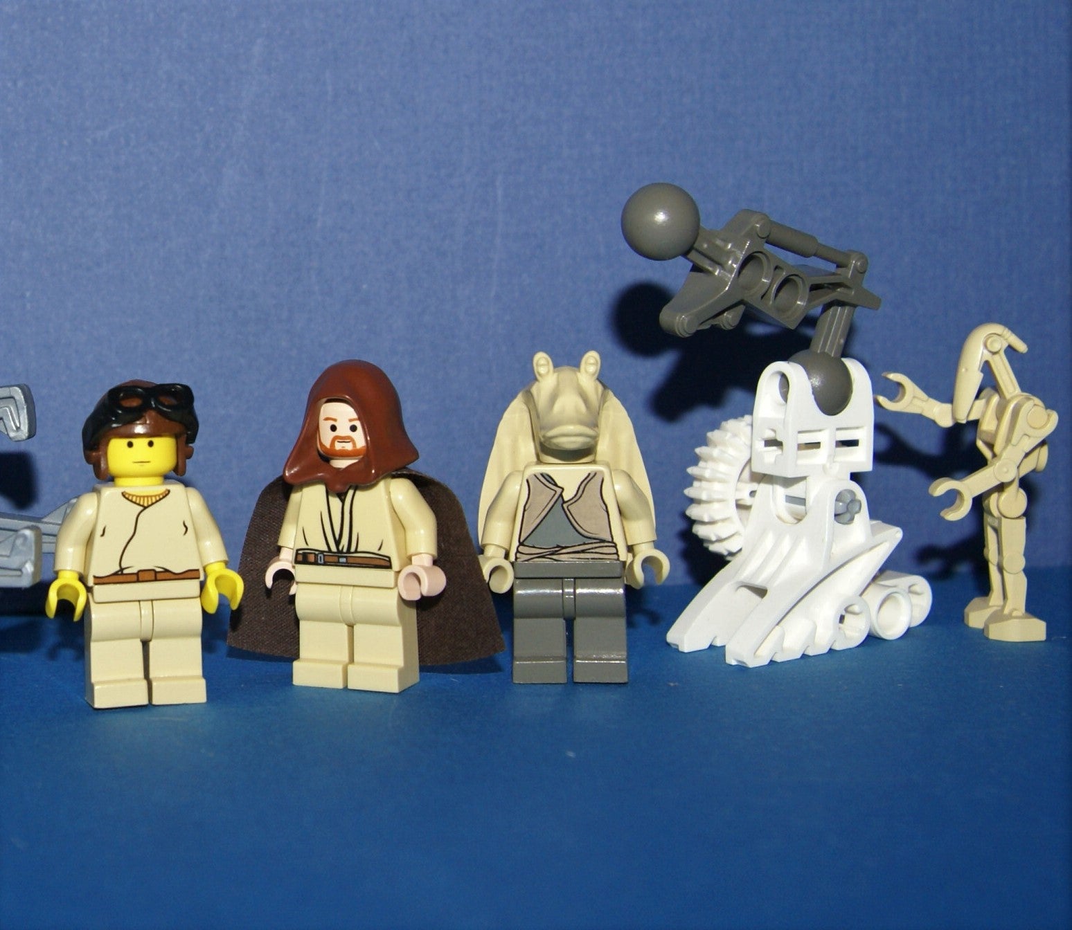 5, NOW RARE RETIRED (BUT NEW) LEGO MINIFIGURES COLLECTIBLES FROM 