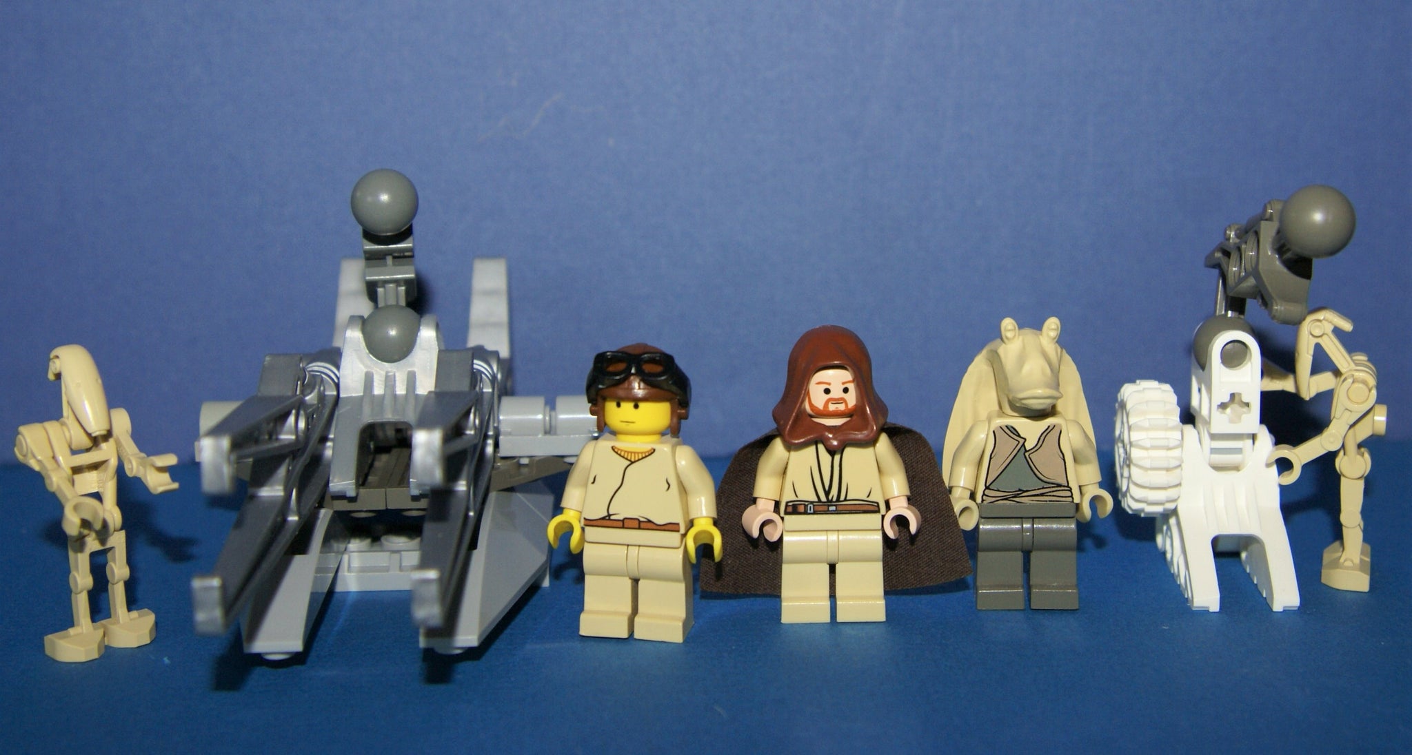 5, NOW RARE RETIRED (BUT NEW) LEGO MINIFIGURES COLLECTIBLES FROM