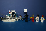 LEGO SPACE INSECTOIDS VS MARTIAL ARTS "BOAT PEOPLE" TEAM: 10 MINIFIGURES: 5 INSECTOIDS, 2 DROIDS, 3 MARTIAL ART & KARATE MFS ON ARMORED BOAT (127 PIECES) KIT ITEM 47