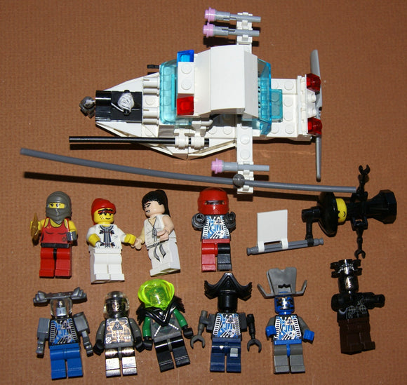 LEGO SPACE INSECTOIDS VS MARTIAL ARTS 