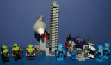 LEGO, 6 NOW RARE RETIRED ALIEN CONQUEST MINIFIGURES: ALIEN TROOPERS AC003, ALIEN DEFENSE UNIT SOLDIER AC016 + 2 UNIQUE CUSTOM BUILDS: ROCKET LAUNCH TOWER & ROCKET, ASTONAUT TOOL BENCH 194 PCS. (KIT ITEM SET 51)