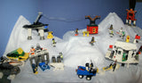 CUSTOM LEGO SET, ARTIC BLAST: 835 PCS, 28 NOW RARE RETIRED MINIFIGURES (1982-2010), SKI PATROL, SKIERS, SNOWBOARDERS, POLAR BEAR, IGLOO, CABLE CARS, OBSERVATION TOWER, 8 VEHICLES, SOME SNOW MOBILES, SNACK BAR, CELL TOWERS, OCTON STATION ETC... (KIT 17)