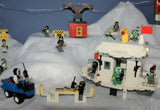 CUSTOM LEGO SET, ARTIC BLAST: 835 PCS, 28 NOW RARE RETIRED MINIFIGURES (1982-2010), SKI PATROL, SKIERS, SNOWBOARDERS, POLAR BEAR, IGLOO, CABLE CARS, OBSERVATION TOWER, 8 VEHICLES, SOME SNOW MOBILES, SNACK BAR, CELL TOWERS, OCTON STATION ETC... (KIT 17)