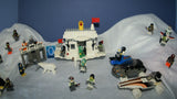 CUSTOM LEGO SET, ARTIC BLAST: 835 PCS, 28 NOW RARE RETIRED MINIFIGURES (1982-2010), SKI PATROL, SKIERS, SNOWBOARDERS, POLAR BEAR, IGLOO, CABLE CARS, OBSERVATION TOWER, 8 VEHICLES, SOME SNOW MOBILES, SNACK BAR, CELL TOWERS, OCTON STATION ETC... (KIT 17)